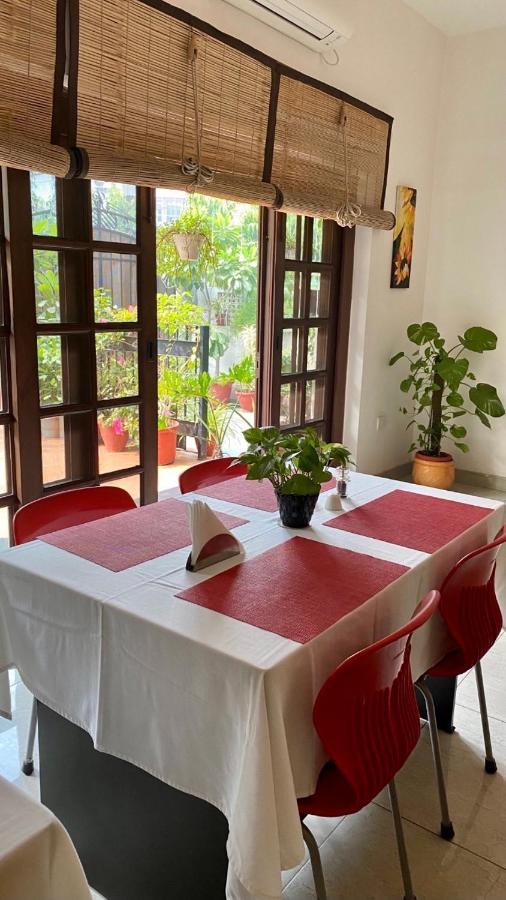 The Neem Bed & Breakfast นิวเดลี ภายนอก รูปภาพ